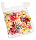 Cutie florală premium cu flori comestibile din bezea