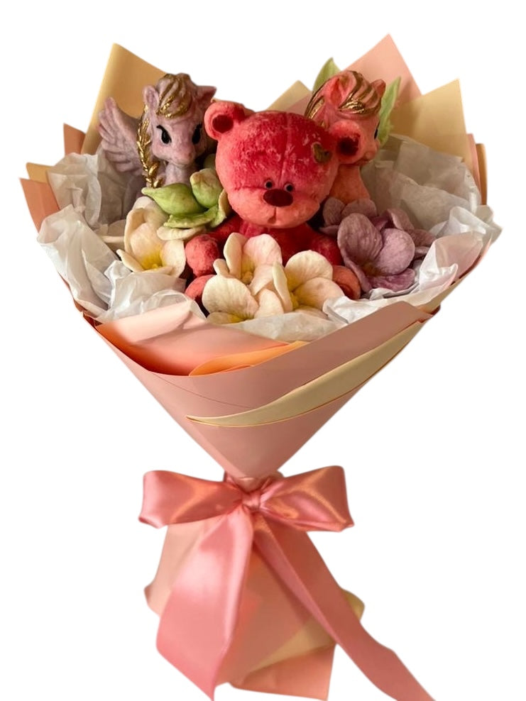 Buchet comestibil din marshmallow – ursuleț & flori pastel