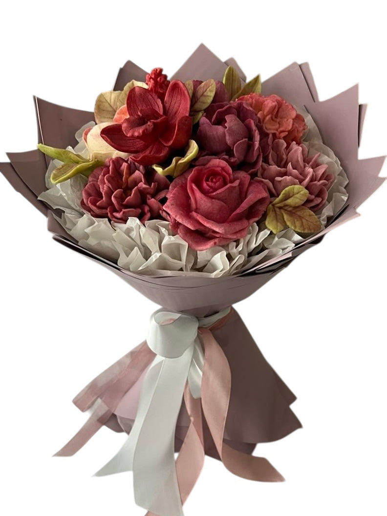Buchet comestibil din marshmallow – trandafiri și flori în nuanțe burgundy &  roz pudrat