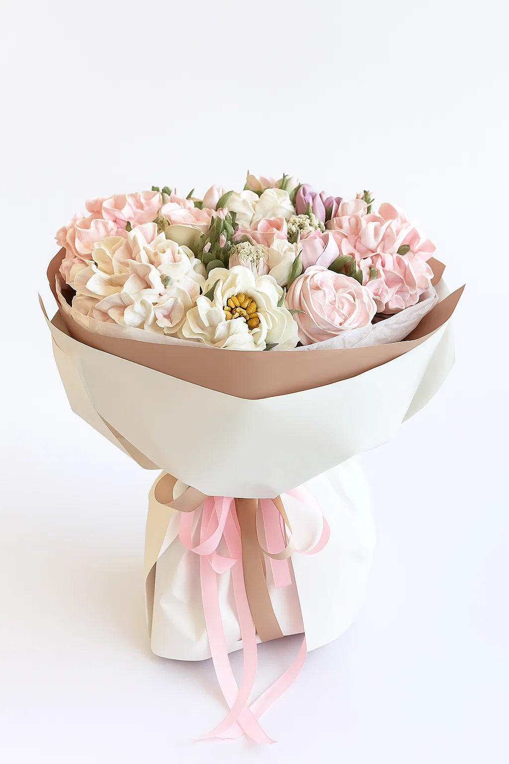 Buchet dulce din flori de marshmallow roz pal și alb