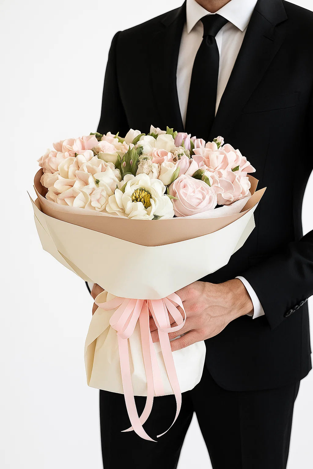 Buchet dulce din flori de marshmallow roz pal și alb